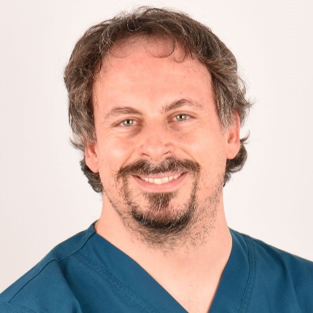 Dr. Alberto Ferreiroa Implantes
